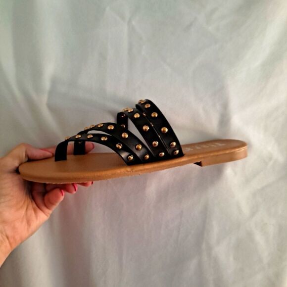 🛑Last Pair🛑Tiara Slip-On Thong Studded Sandals Black 6 - Picture 4 of 6